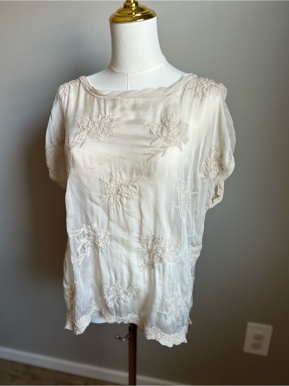 Women's Ivory Embroidered floral Short Sleeve Blouse feminine romantic flower